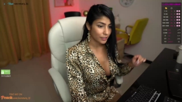 Secretary_Bj  11-11-2021 stepmom Couple